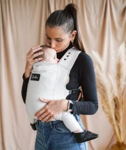 ROOKIE Baby Premium Draagzak- Design Buikdrager - Comfortabel En Ergonomisch - Pasgeboren Babydrager - Peuterdrager - Biologisch Katoen - Super Zacht - Unisex: Voor Mama En Papa (Beige) -Maxi-Cosi Winkel 1012x1200 3