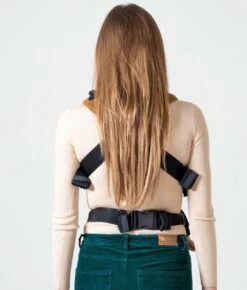 ByKay - Draagzak - Click Carrier Classic - Ribbed Velvet - Mustard Brown 10 ByKay - Draagzak - Click Carrier Classic - Ribbed Velvet - Mustard Brown -Maxi-Cosi Winkel 1021x1200 5