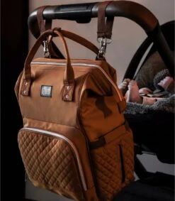 NanaBeebi Luiertas Rugzak Met Verschoonmatje - Cognac - Inclusief Flessenwarmhouder - Kinderwagenhaken En Isoleervak -Maxi-Cosi Winkel 1048x1200 5