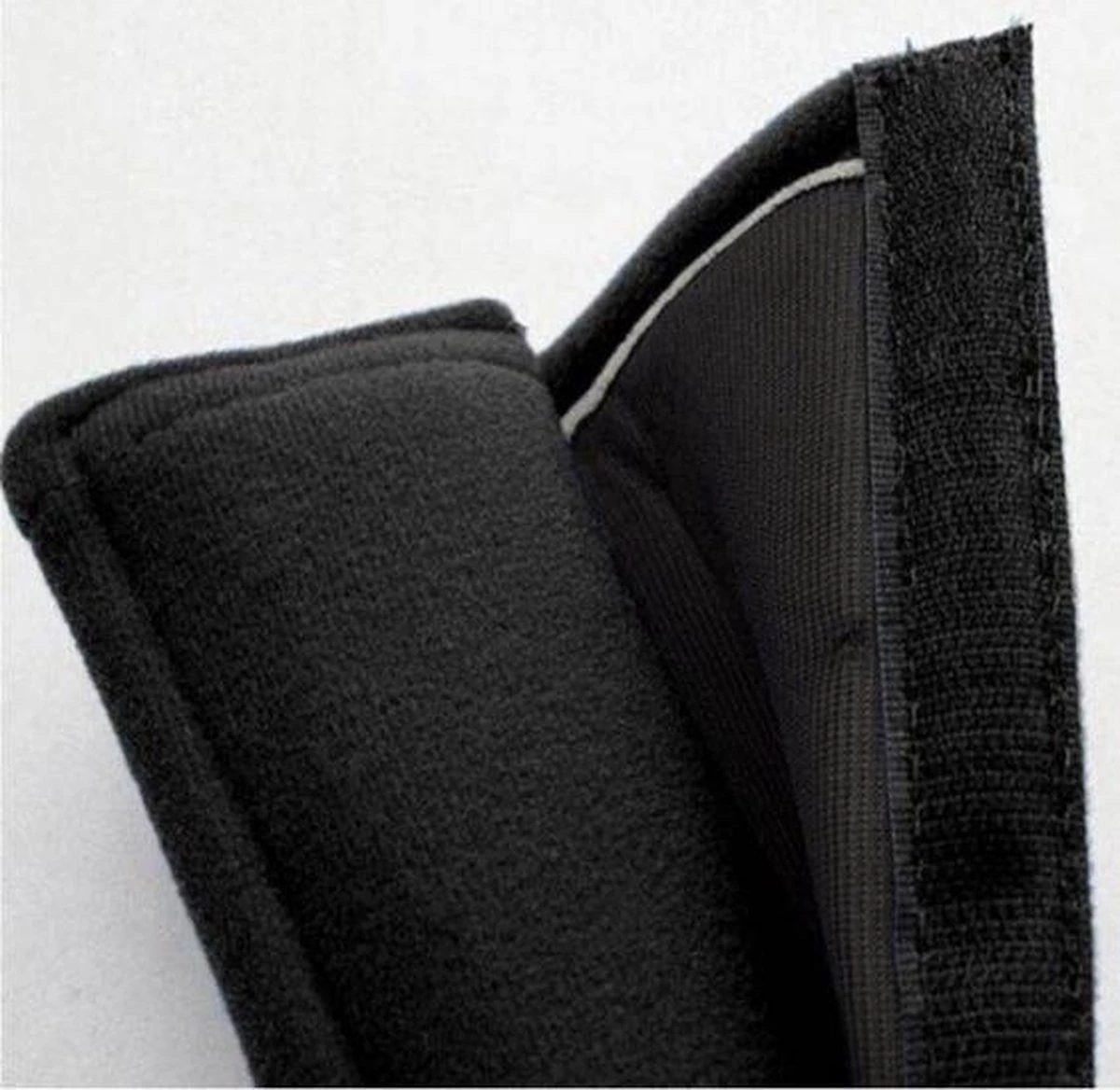 Merkloos Gordelbeschermer - Gordelhoes - Gordelbeschermhoes - Extra Zacht Gordelkussen Voor Kinderen - Gordelhoezen - Zwart 1st 3 Merkloos Gordelbeschermer - Gordelhoes - Gordelbeschermhoes - Extra Zacht Gordelkussen Voor Kinderen - Gordelhoezen - Zwart 1st - Image 3