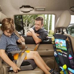 Merkloos Autostoel Organizer + Opvouwbare Mini Prullenbak Bundel - Musthave Voor Uw Autovakantie! - IPad/Tablet Houder - Opvouwbaar - Inklapbaar - Rugleuning - Auto Opbergsysteem - Kinderen - Waterafstotend - Prullenmand - Licht - Opberg - Universeel - Handig -Maxi-Cosi Winkel 1200x1196 2