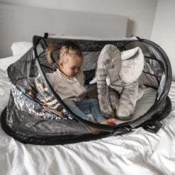 Deryan Baby Luxe Campingbedje – Inclusief Zelfopblaasbare Matras - Zoo -Maxi-Cosi Winkel 1200x1200 1070