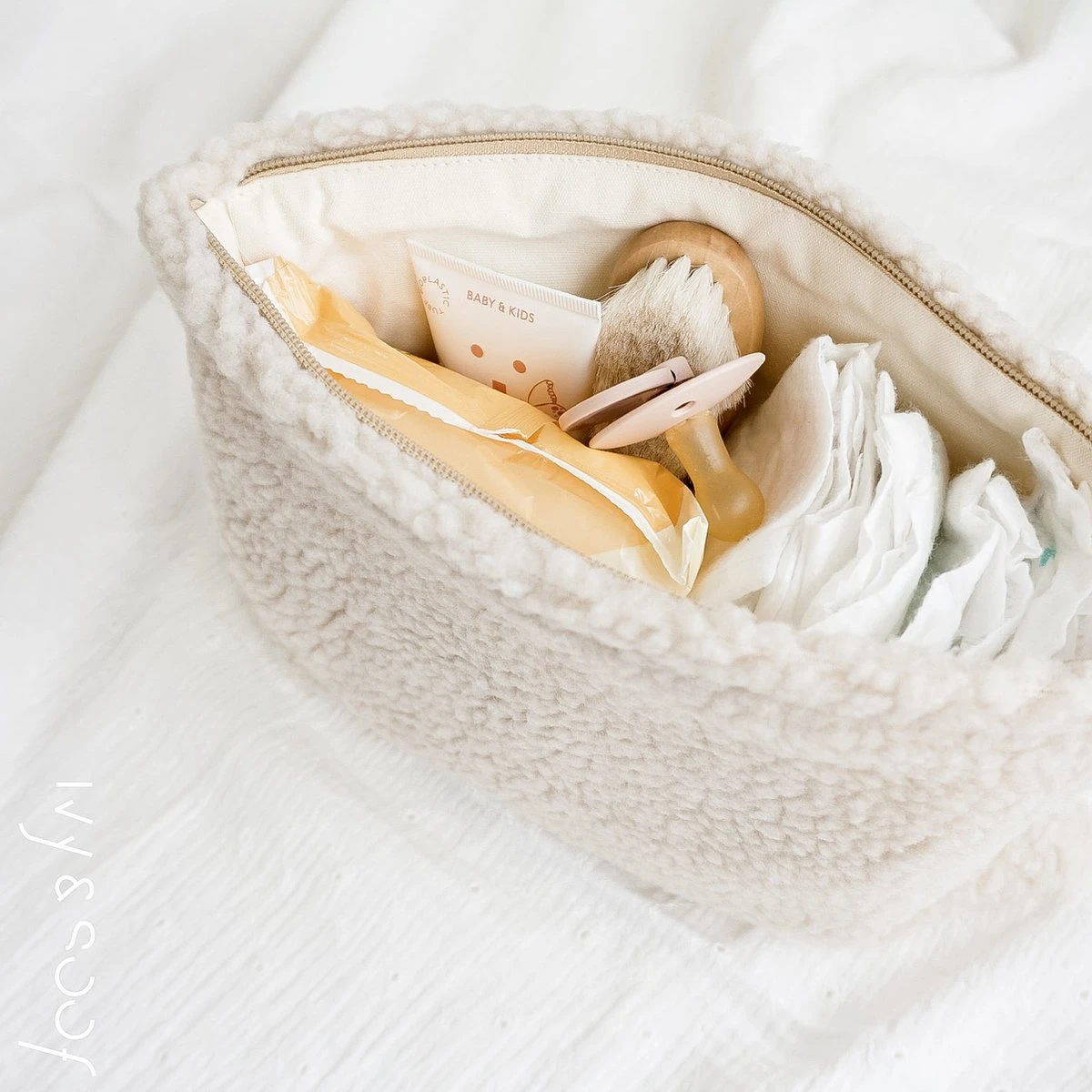 Teddy Etui | Teddy Tasje | Luier Etui | Toilettas | Ecru | Ivy And Soof 2 Teddy Etui | Teddy Tasje | Luier Etui | Toilettas | Ecru | Ivy And Soof - Image 2