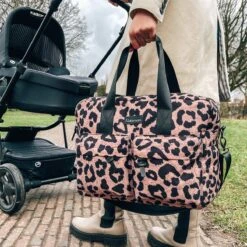 Kidzroom Gorgeous Luiertas - Bruin - Ophanglussen Kinderwagen - Verschoonmatje - Verstelbare Schouderband -Maxi-Cosi Winkel 1200x1200 1193