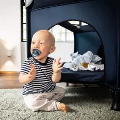 Hauck Dream N Play Plus Campingbedje Set - Met Matras En Muggennet - Navy -Maxi-Cosi Winkel 1200x1200 1391