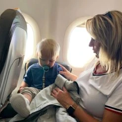 Deryan AirTraveller Vliegtuigbedje - Reiskussen Met Matras - Compact Opgevouwen 31 Deryan AirTraveller Vliegtuigbedje - Reiskussen Met Matras - Compact Opgevouwen -Maxi-Cosi Winkel 1200x1200 1467