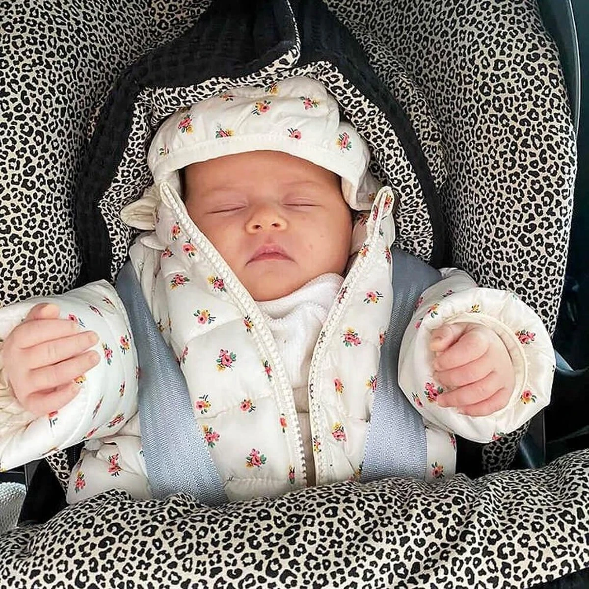 Ukje Voetenzak Baby Autostoel - Universeel - Geschikt Voor Maxi Cosi Cybex Doona - Superzacht Katoen - Zwart Wafel - Luipaard 3 Ukje Voetenzak Baby Autostoel - Universeel - Geschikt Voor Maxi Cosi Cybex Doona - Superzacht Katoen - Zwart Wafel - Luipaard - Image 3