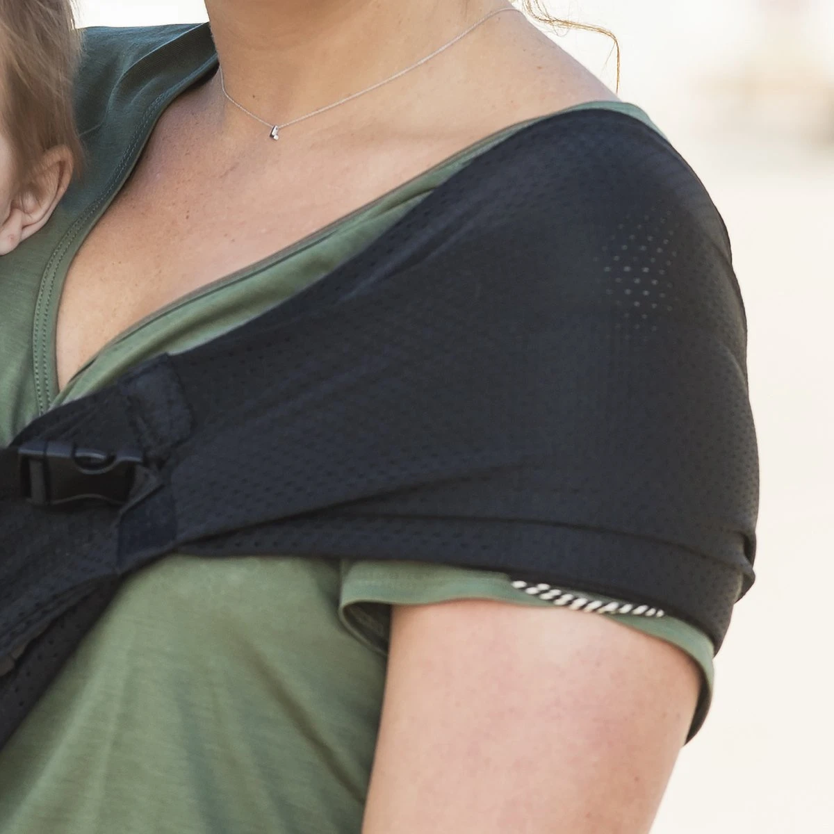 Minimonkey Mini Sling Draagzak - Zwart 3 Minimonkey Mini Sling Draagzak - Zwart - Image 3