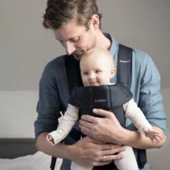 BabyBjörn Draagzak Mini - Cotton - Zwart -Maxi-Cosi Winkel 1200x1200 1710