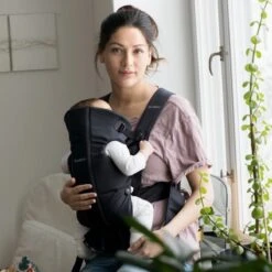 BabyBjörn Draagzak Mini - Cotton - Zwart -Maxi-Cosi Winkel 1200x1200 1711