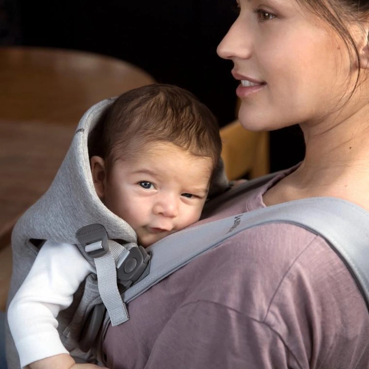 BabyBjörn Draagzak Mini - 3D Jersey - Lichtgrijs 9 BabyBjörn Draagzak Mini - 3D Jersey - Lichtgrijs - Image 9