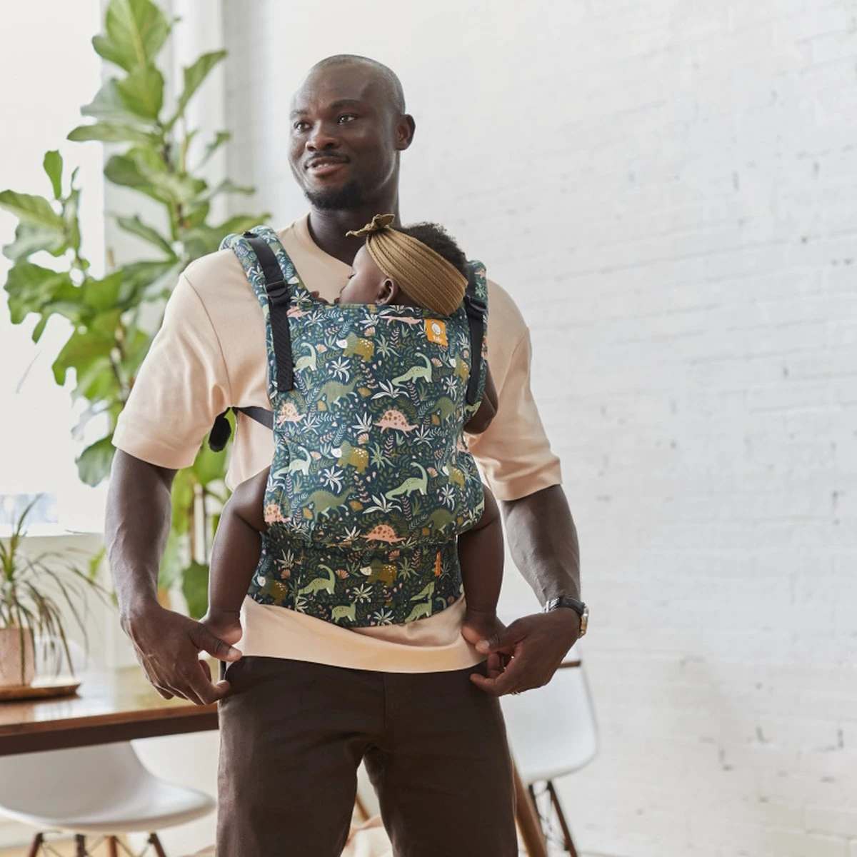 Tula Free To Grow - Draagzak Baby - Land Before Tula - Dino Print - Ergonomische Draagzak Voor Baby En Drager 4 Tula Free To Grow - Draagzak Baby - Land Before Tula - Dino Print - Ergonomische Draagzak Voor Baby En Drager - Image 4