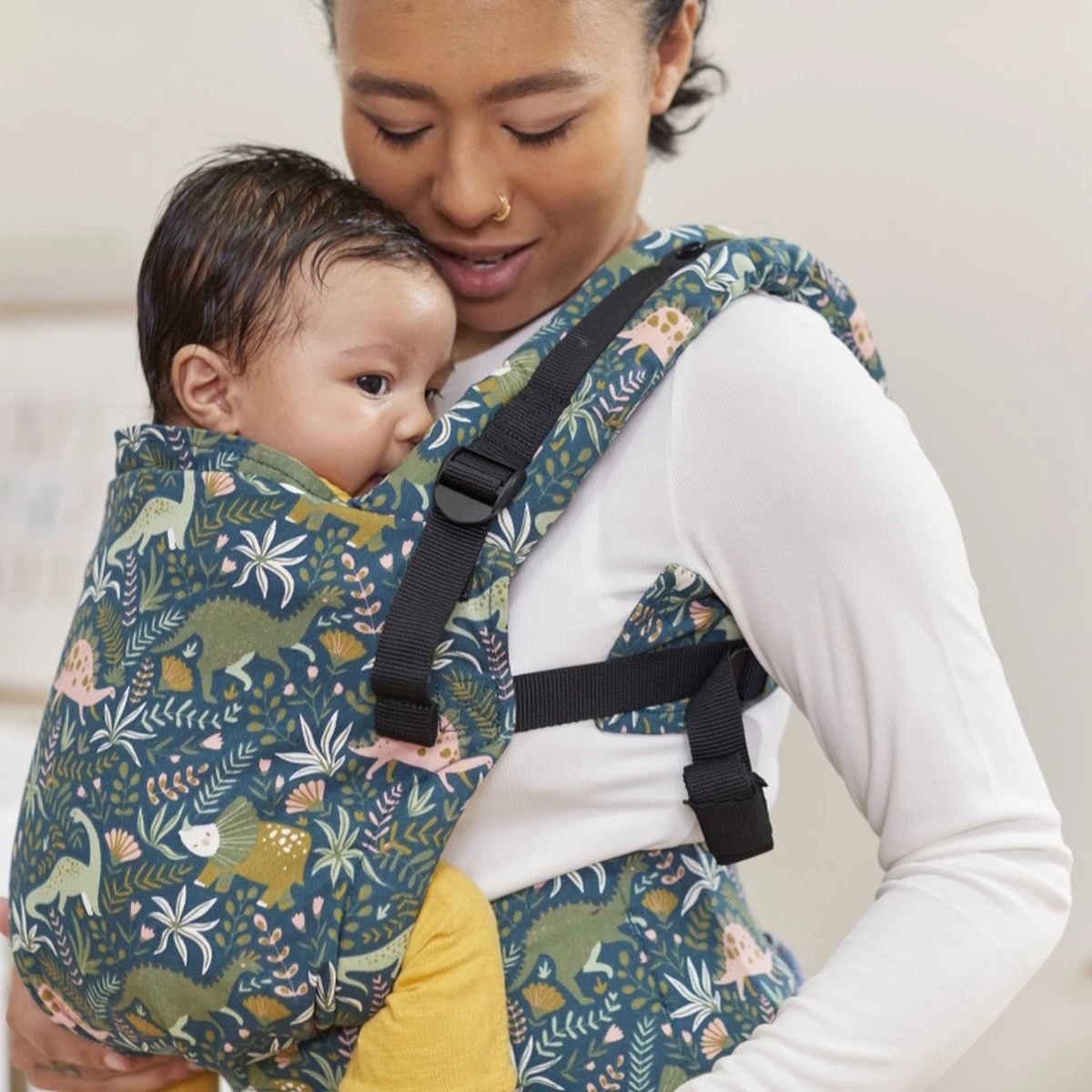 Tula Free To Grow - Draagzak Baby - Land Before Tula - Dino Print - Ergonomische Draagzak Voor Baby En Drager 5 Tula Free To Grow - Draagzak Baby - Land Before Tula - Dino Print - Ergonomische Draagzak Voor Baby En Drager - Image 5