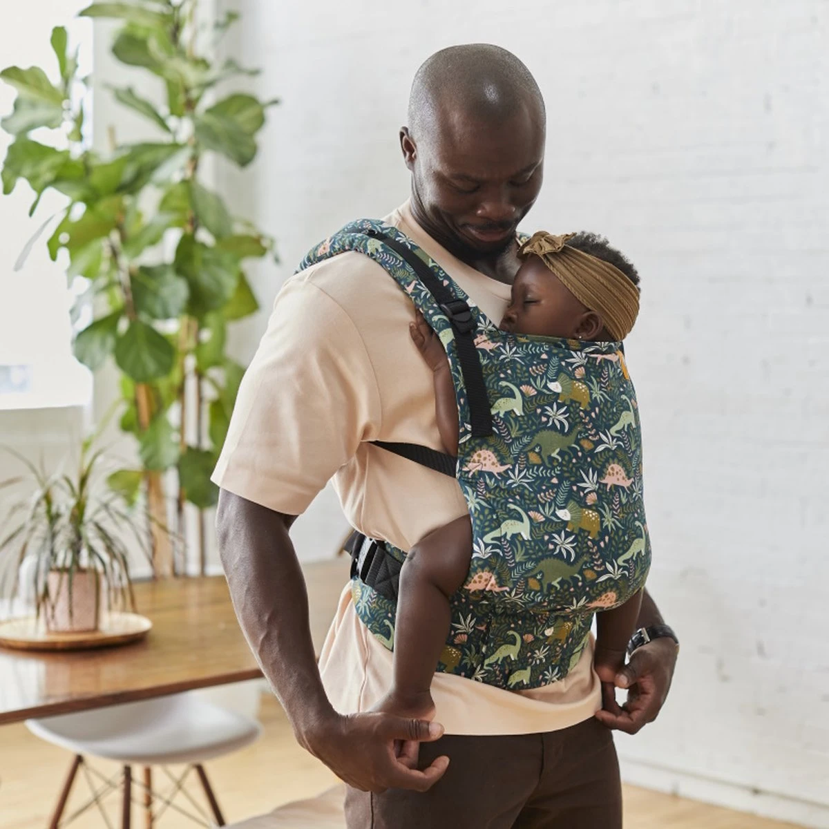 Tula Free To Grow - Draagzak Baby - Land Before Tula - Dino Print - Ergonomische Draagzak Voor Baby En Drager 6 Tula Free To Grow - Draagzak Baby - Land Before Tula - Dino Print - Ergonomische Draagzak Voor Baby En Drager - Image 6