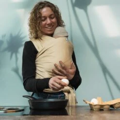 Cuddie Baby Draagdoek - Premium Organic Baby Draagdoek Gemaakt Van Bio Katoen - Newborns Tot 15 Kg - Baby Cadeau - Met Wenskaart - Sand -Maxi-Cosi Winkel 1200x1200 1743