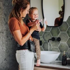 EVE Kids Heupdrager - Baby En Peuter - Heupzitje - Draagzak - Zwart Leer 10 EVE Kids Heupdrager - Baby En Peuter - Heupzitje - Draagzak - Zwart Leer -Maxi-Cosi Winkel 1200x1200 1820