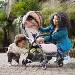 Hamilton By Yoop X1 Plus Kinderwagen - Buggy Met Monteerbare Wieg - Premium Stroller Met One Hand Folding Technologie - Nieuw, Hoger, Uitgebreider 2023 Model - Kaki - Licht, Verstelbaar, Wendbaar En Geschikt Van 0 Maanden Tot 4 Jaar -Maxi-Cosi Winkel 1200x1200 1876