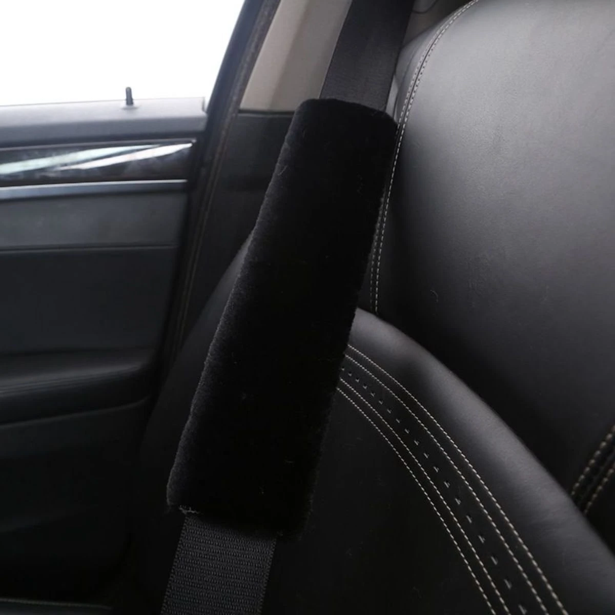 Hazlö Luxe Gordelhoezen - Extra Zacht - Schouderhoezen - Gordelkussen - Auto Gordel Beschermer - Gordel Beschermer - Gordelhoes - 2 Stuks - Zwart 1 Hazlö Luxe Gordelhoezen - Extra Zacht - Schouderhoezen - Gordelkussen - Auto Gordel Beschermer - Gordel Beschermer - Gordelhoes - 2 Stuks - Zwart