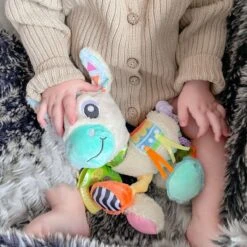 Playgro Activiteitenvriend Lama Lupe 20 Playgro Activiteitenvriend Lama Lupe -Maxi-Cosi Winkel 1200x1200 674