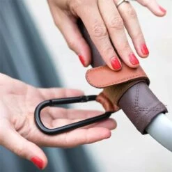 Jinius ® - Boodschappen Haak - Kinderwagen Tassenhaakjes - Haakjes Voor Tassen - Buggy Haakjes - Bruin - Set Van 2 -Maxi-Cosi Winkel 1200x1200 767