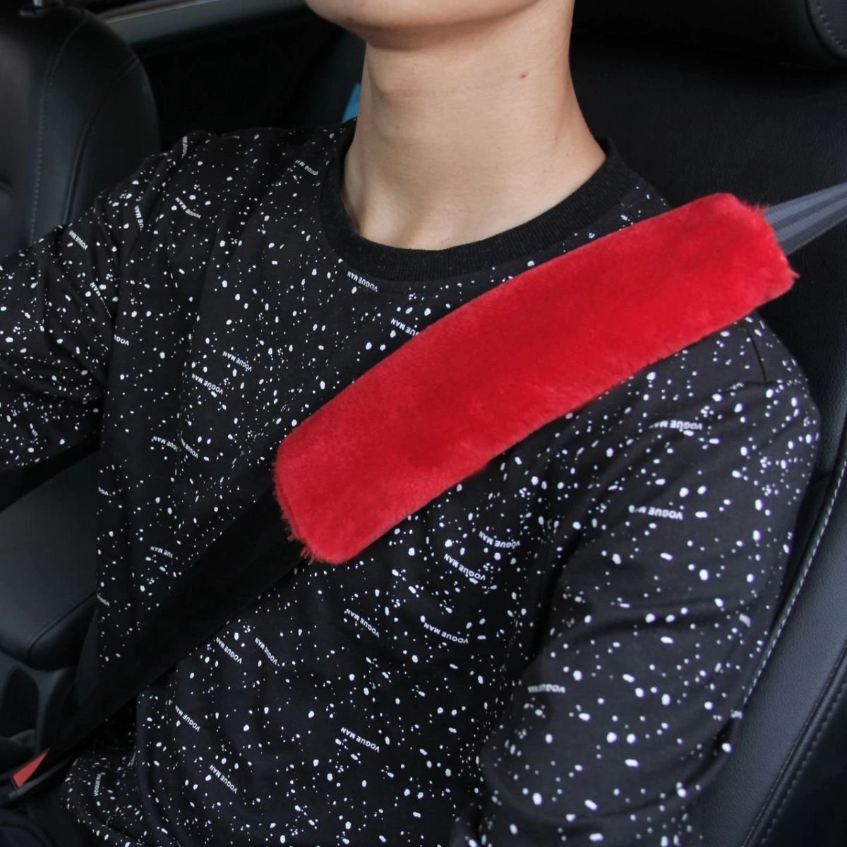 Hazlö Luxe Gordelhoezen - Extra Zacht - Schouderhoezen - Gordelkussen - Auto Gordel Beschermer - Gordel Beschermer - Gordelhoes - 2 Stuks - Rood 5 Hazlö Luxe Gordelhoezen - Extra Zacht - Schouderhoezen - Gordelkussen - Auto Gordel Beschermer - Gordel Beschermer - Gordelhoes - 2 Stuks - Rood - Image 5