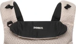 Dooky Ergonomische Draagzak Urban Comfort Beige Desert -Maxi-Cosi Winkel 1200x695 3