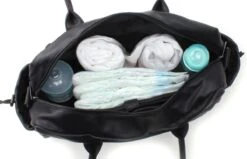 Kidzroom Vision Of Love Luiertas - Zwart - Verschoonmatje - Verstelbare Schouderband 21 Kidzroom Vision Of Love Luiertas - Zwart - Verschoonmatje - Verstelbare Schouderband -Maxi-Cosi Winkel 1200x773 2