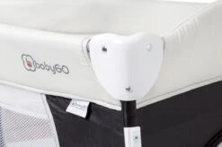 Campingbed BabyGO Sleeper DeLuxe Zwart (incl. Bodemverhoger) -Maxi-Cosi Winkel 1200x798 12