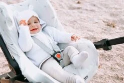 Dooky Seat Cover 0+ Autostoelhoes Dandelion -Maxi-Cosi Winkel 1200x800 16