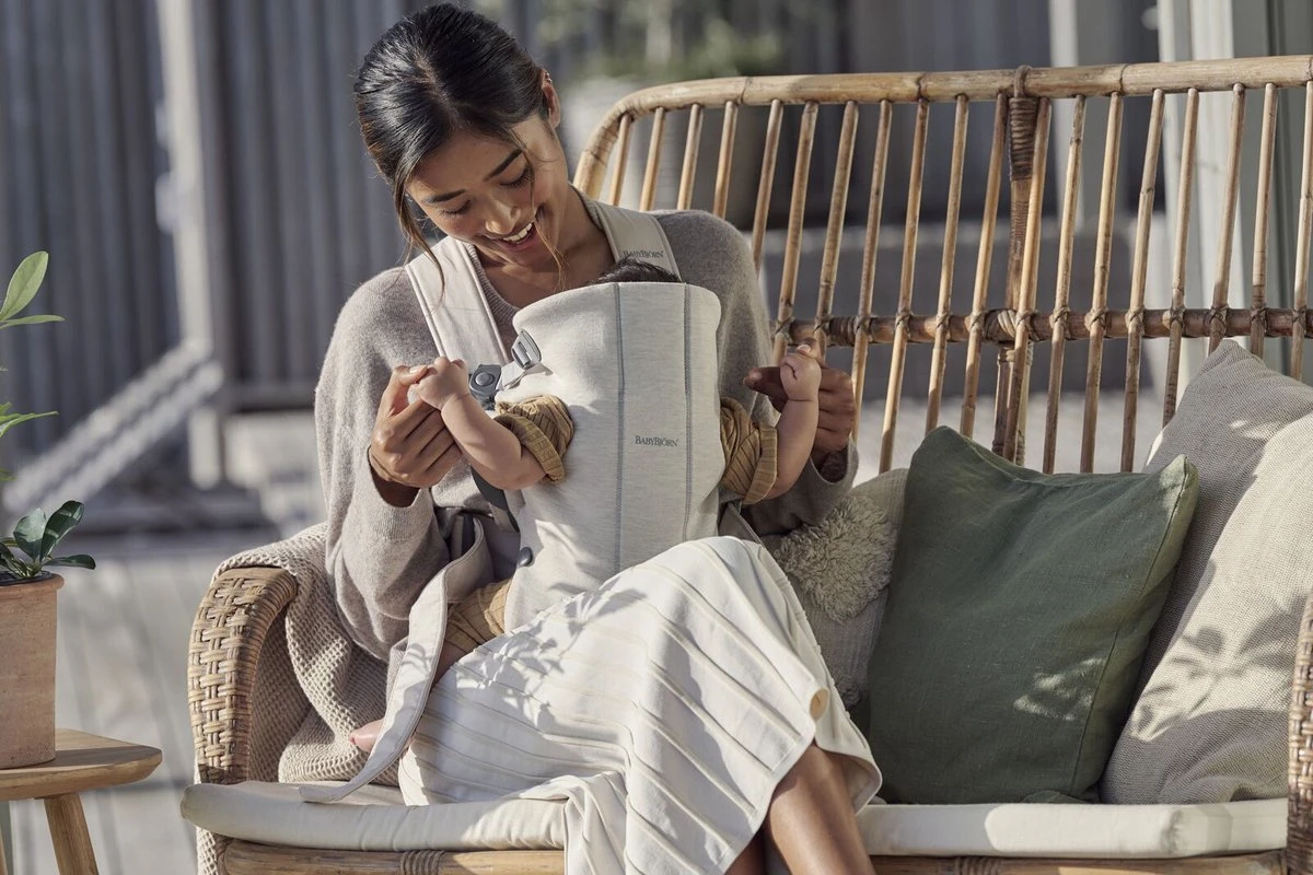 BabyBjörn Draagzak Mini - 3D Jersey - Lichtbeige 2 BabyBjörn Draagzak Mini - 3D Jersey - Lichtbeige - Image 2