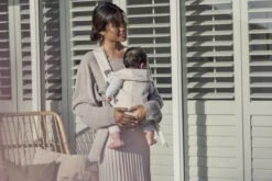 BabyBjörn Draagzak Mini - 3D Jersey - Lichtbeige 10 BabyBjörn Draagzak Mini - 3D Jersey - Lichtbeige -Maxi-Cosi Winkel 1200x800 211