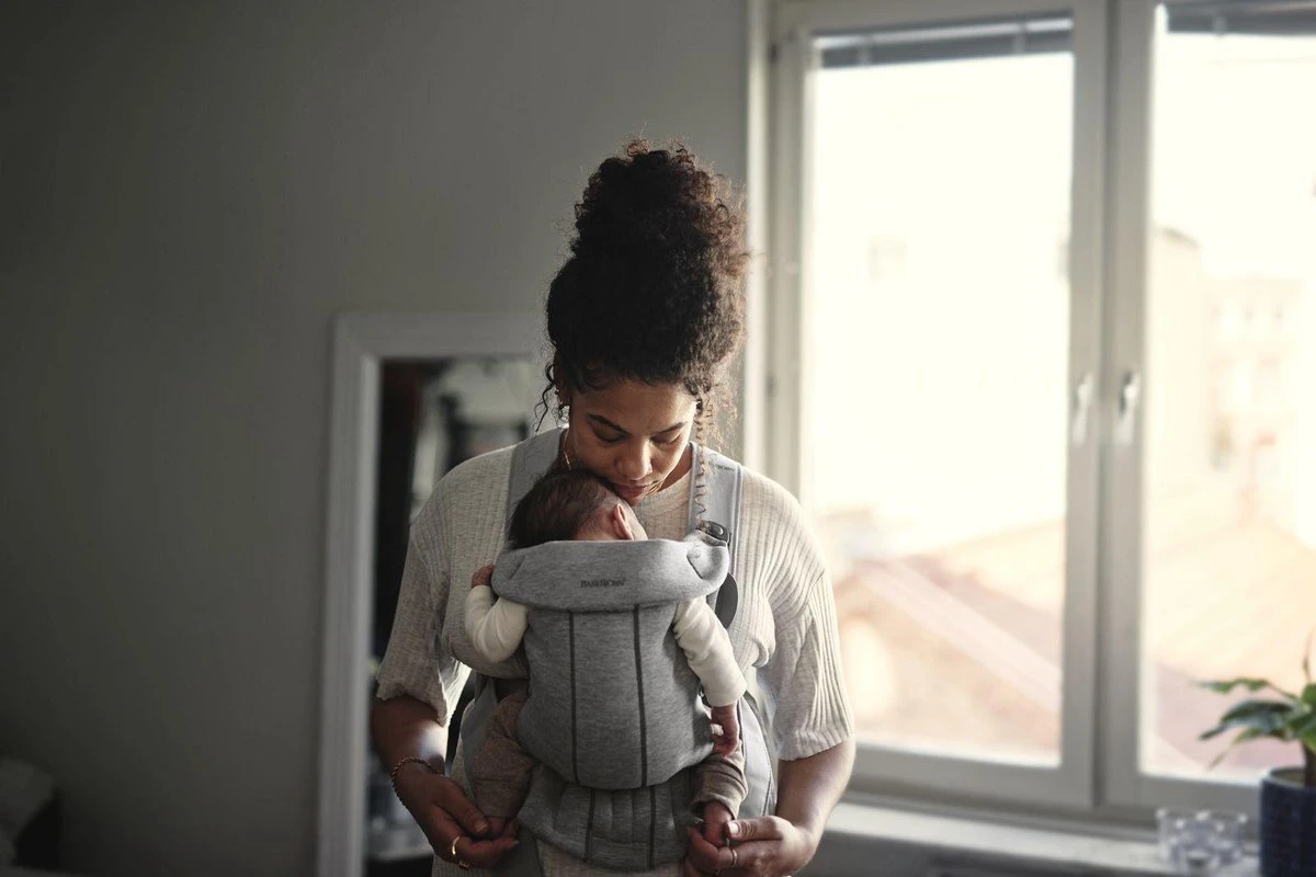 BabyBjörn Draagzak Mini - 3D Jersey - Lichtgrijs 6 BabyBjörn Draagzak Mini - 3D Jersey - Lichtgrijs - Image 6