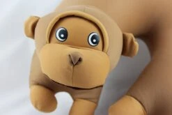 Cuddlebug U-shape Kussen | Aap | Knuffel | Kinderen 11 Cuddlebug U-shape Kussen | Aap | Knuffel | Kinderen -Maxi-Cosi Winkel 1200x800