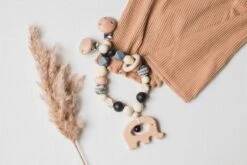 Wagenspanner Olifant - Musthave 2021 - Baby Wagenspanner Hout - Vrolijke Kinderwagenspanner - Eenvoudig Te Bevestigen - Kraamcadeau Voor Jongens En Meisjes - Baby Cadeau -Maxi-Cosi Winkel 1200x800 25