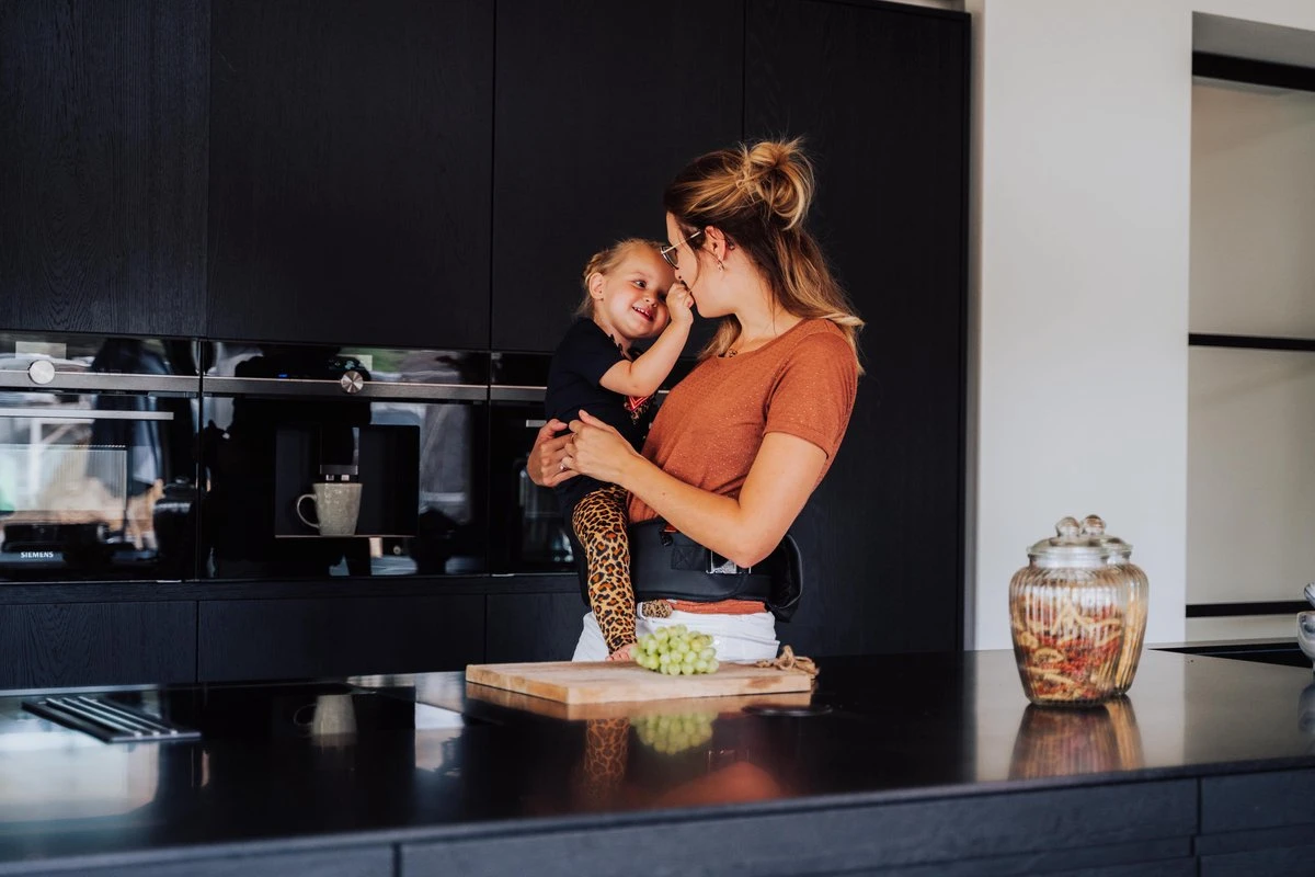 EVE Kids Heupdrager - Baby En Peuter - Heupzitje - Draagzak - Zwart Leer 6 EVE Kids Heupdrager - Baby En Peuter - Heupzitje - Draagzak - Zwart Leer - Image 6