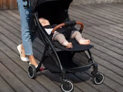 Lionelo Buggy Julie One - Kinderwagen Premium - Automatisch Opvouwen - Wandelwagen Tot 22 Kg - Comfortabele Zitje 28 Lionelo Buggy Julie One - Kinderwagen Premium - Automatisch Opvouwen - Wandelwagen Tot 22 Kg - Comfortabele Zitje -Maxi-Cosi Winkel 1200x896 4