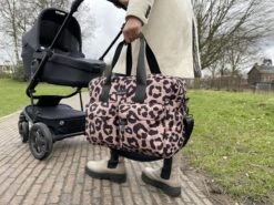 Kidzroom Gorgeous Luiertas - Bruin - Ophanglussen Kinderwagen - Verschoonmatje - Verstelbare Schouderband -Maxi-Cosi Winkel 1200x899 6