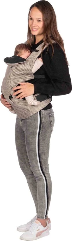 Dooky Ergonomische Draagzak Urban Comfort Beige Desert -Maxi-Cosi Winkel 359x1200