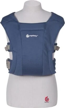 Ergobaby - Embrace - Draagzak Baby - Soft Blue - Ergonomisch Vanaf Geboorte -Maxi-Cosi Winkel 725x1200 1