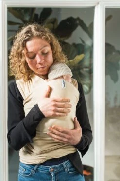 Cuddie Baby Draagdoek - Premium Organic Baby Draagdoek Gemaakt Van Bio Katoen - Newborns Tot 15 Kg - Baby Cadeau - Met Wenskaart - Sand -Maxi-Cosi Winkel 799x1200 59