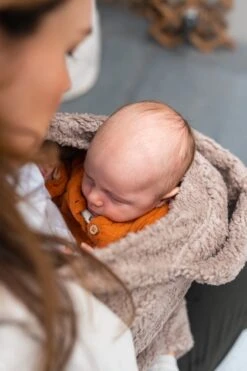 Bykay - Draagdoeken - Cover - Teddy Taupe - Winter Edition -Maxi-Cosi Winkel 799x1200 65