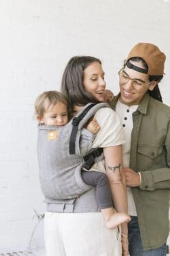 Tula Draagzak Free To Grow - Linen Ash -Maxi-Cosi Winkel 799x1200 71