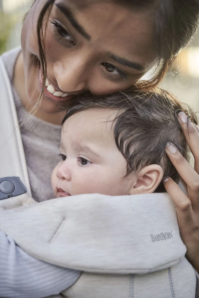 BabyBjörn Draagzak Mini - 3D Jersey - Lichtbeige 3 BabyBjörn Draagzak Mini - 3D Jersey - Lichtbeige - Image 3