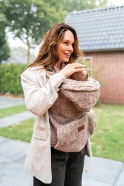 Bykay - Draagdoeken - Cover - Teddy Taupe - Winter Edition -Maxi-Cosi Winkel 800x1200 125