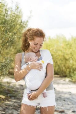 Minimonkey Mini Sling Wit - Klein En Fijn -Maxi-Cosi Winkel 800x1200 138