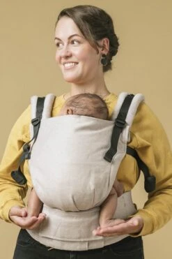 Tula Draagzak Free To Grow - Linen Sand -Maxi-Cosi Winkel 800x1200 147