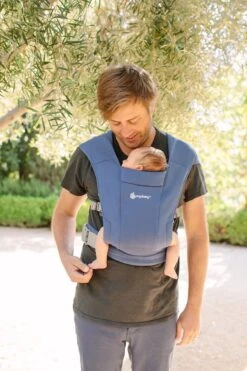 Ergobaby - Embrace - Draagzak Baby - Soft Blue - Ergonomisch Vanaf Geboorte -Maxi-Cosi Winkel 800x1200 152