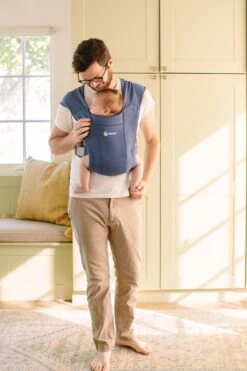 Ergobaby - Embrace - Draagzak Baby - Soft Blue - Ergonomisch Vanaf Geboorte -Maxi-Cosi Winkel 800x1200 153