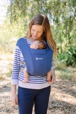 Ergobaby - Embrace - Draagzak Baby - Soft Blue - Ergonomisch Vanaf Geboorte -Maxi-Cosi Winkel 800x1200 154