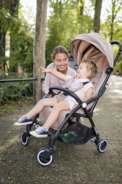 Hamilton By Yoop X1 Plus Kinderwagen - Buggy Met Monteerbare Wieg - Premium Stroller Met One Hand Folding Technologie - Nieuw, Hoger, Uitgebreider 2023 Model - Kaki - Licht, Verstelbaar, Wendbaar En Geschikt Van 0 Maanden Tot 4 Jaar -Maxi-Cosi Winkel 800x1200 162